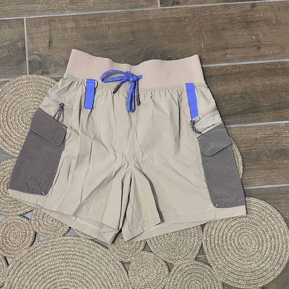 Lululemon Hiking Woman’s Shorts (perfect condition)